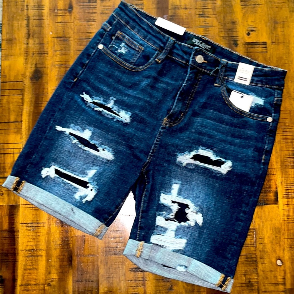 NWT JUDY BLUE Bermuda Distressed Shorts